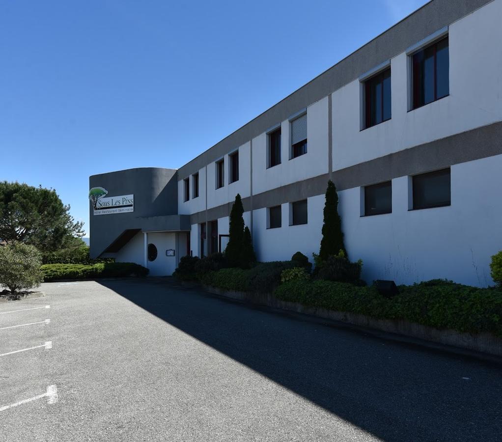 Hotel Sous Les Pins Étoile-sur-Rhône Exterior foto